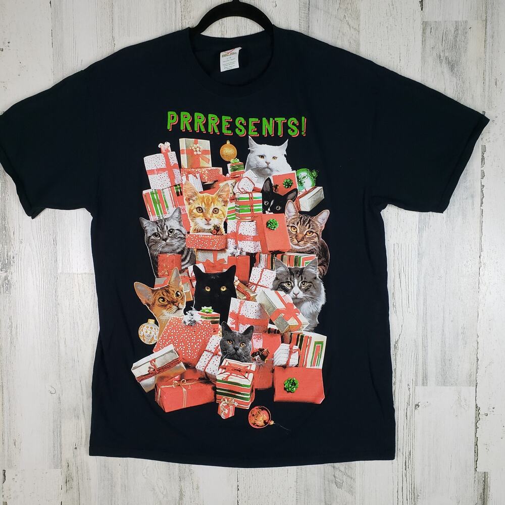 Dec. 25th Christmas Holiday Cat Present Gift Graphic T-Shirt Women’s Size Large